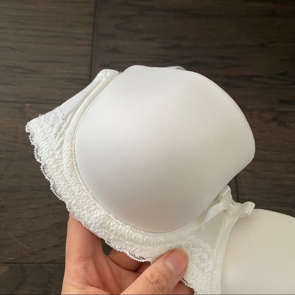 White strapless bra. - Picture 4 of 4